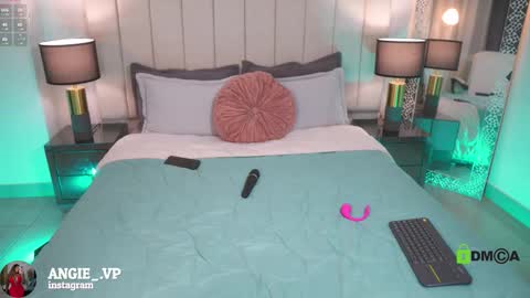 nicoleth18 online show from 03/12/26, 11:38