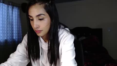 Snapshot of nicoletta_c66 chatting on 11/26/25, 10:33 Nicole online show from 11/26/25, 10:33