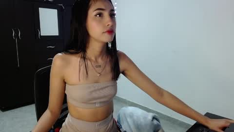 Nicole online show from 04/15/26, 09:37