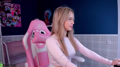 nicolettacooper online show from 09/09/25, 09:42