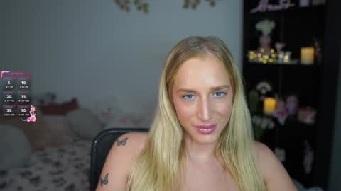Snapshot of nicolette__shea_ chatting on 12/04/24, 02:04 nicolette__shea_ online show from 12/04/24, 02:04
