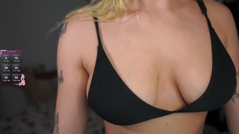 nicolette__shea_ online show from 12/05/24, 05:17