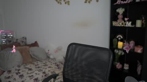 Snapshot of nicolette__shea_ chatting on 12/11/24, 03:15 nicolette__shea_ online show from 12/11/24, 03:15