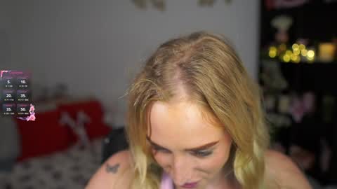 Snapshot of nicolette__shea_ chatting on 12/22/24, 05:21 nicolette__shea_ online show from 12/22/24, 05:21