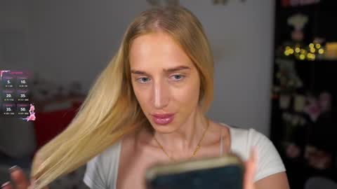 Snapshot of nicolette__shea_ chatting on 12/31/24, 08:04 nicolette__shea_ online show from 12/31/24, 08:04