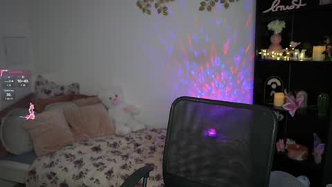 Snapshot of nicolette__shea_ chatting on 01/25/25, 12:26 nicolette__shea_ online show from 01/25/25, 12:26