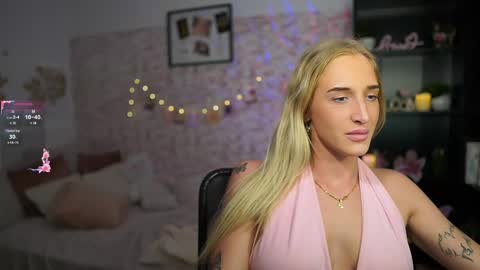 Snapshot of nicolette__shea_ chatting on 03/04/25, 05:13 nicolette__shea_ online show from 03/04/25, 05:13