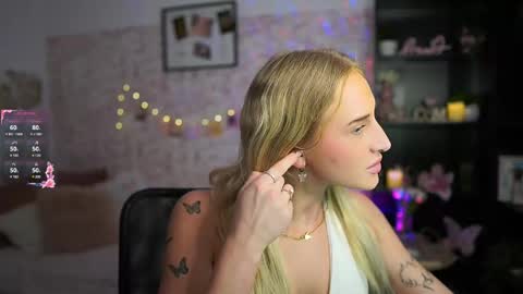 nicolette__shea_ online show from 03/06/25, 02:51