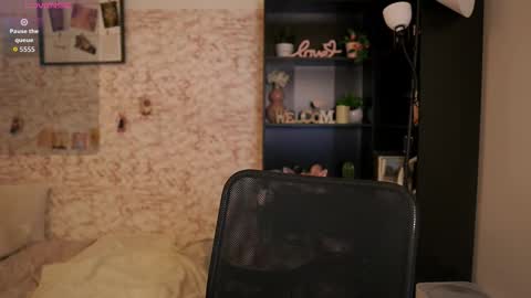 Snapshot of nicolette__shea_ chatting on 09/30/25, 07:46 nicolette__shea_ online show from 09/30/25, 07:46