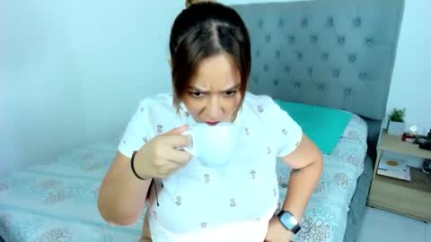 Snapshot of nicolewind_ chatting on 02/19/26, 11:34 ELIZABETH online show from 02/19/26, 11:34