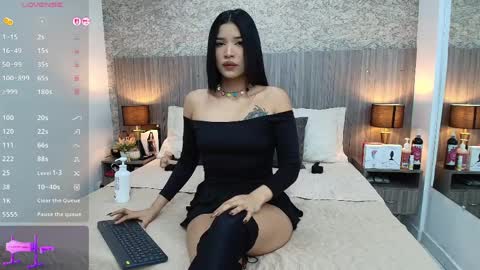 Nicolle Alvarez online show from 04/07/26, 11:32