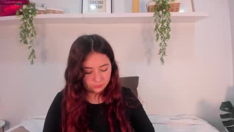 nicolle_evanss_ online show from 06/06/26, 06:07