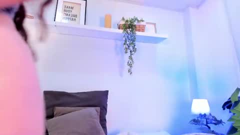 nicolle_evanss_ online show from 06/25/26, 05:12