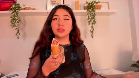 nicolle_evanss_ online show from 06/27/26, 06:29