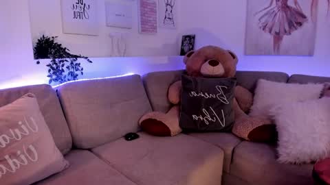 Nicolle online show from 02/10/25, 10:51