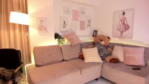 Nicolle online show from 02/13/25, 03:39