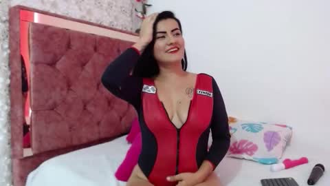 nicolle gomes online show from 09/10/25, 05:24