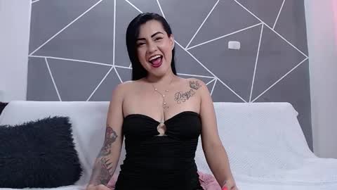 nicolle gomes online show from 02/18/26, 07:32