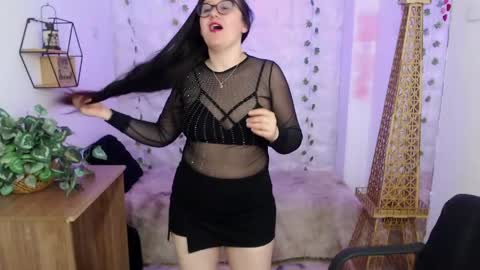 Nicolle  online show from 05/08/26, 02:17