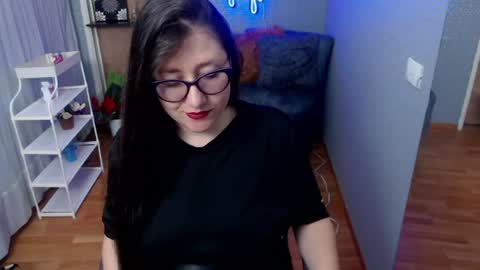 Nicolle  online show from 08/02/26, 12:14