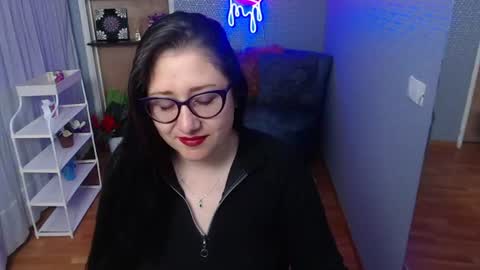 Nicolle  online show from 08/04/26, 11:35
