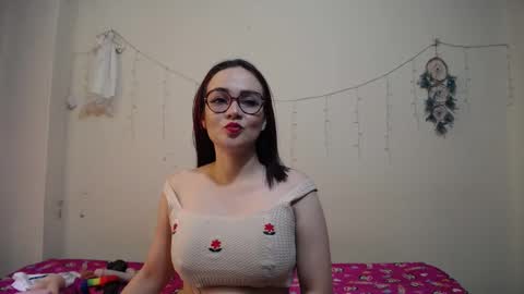 nicolle_sky online show from 01/21/25, 05:41