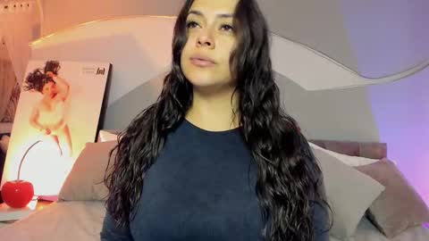 Snapshot of nicolle_w1 chatting on 03/27/26, 11:43 Nicolle online show from 03/27/26, 11:43