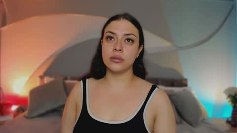 Snapshot of nicolle_w1 chatting on 04/07/26, 11:43 Nicolle online show from 04/07/26, 11:43