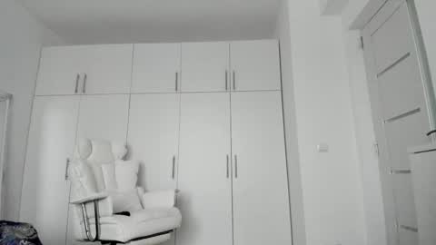 Nicolle online show from 09/11/25, 04:45