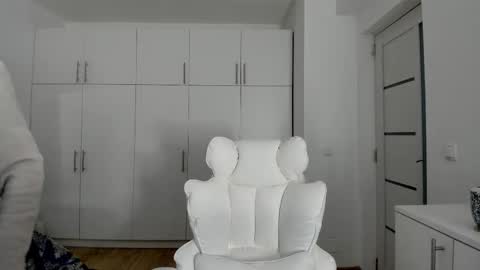 Nicolle online show from 02/16/26, 05:36