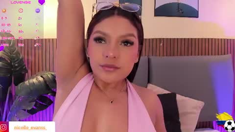 Snapshot of nicolleevan_ chatting on 06/25/26, 12:20 NICOLLE EVANS online show from 06/25/26, 12:20