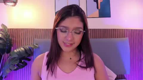 Snapshot of nicolleevan_ chatting on 07/06/26, 12:13 NICOLLE EVANS online show from 07/06/26, 12:13