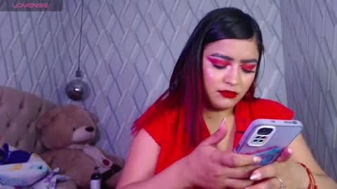 Nicolle Miley online show from 02/09/25, 05:29