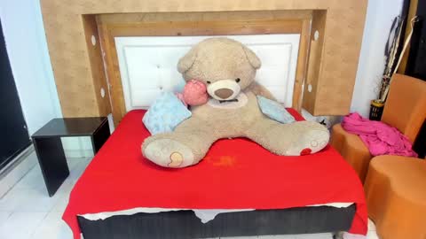 nicolysofi online show from 12/27/24, 11:06