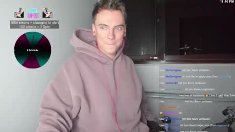 Snapshot of nicoslowmoo chatting on 11/14/25, 10:40 NicoSlowmoo online show from 11/14/25, 10:40