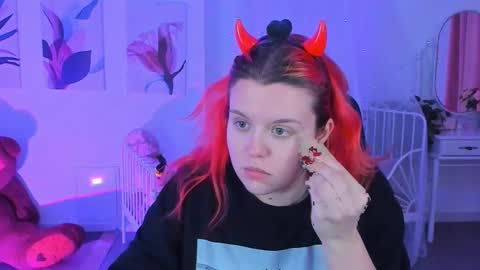 Snapshot of nielletablossom chatting on 02/14/25, 05:14 Nellie online show from 02/14/25, 05:14