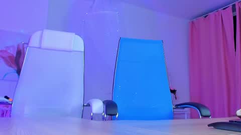 Snapshot of nielletablossom chatting on 02/28/25, 05:26 Nellie online show from 02/28/25, 05:26