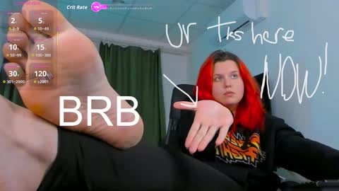 Snapshot of nielletablossom chatting on 10/13/25, 02:11 Nellie online show from 10/13/25, 02:11