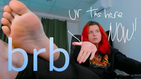 Snapshot of nielletablossom chatting on 10/30/25, 02:13 Nellie online show from 10/30/25, 02:13