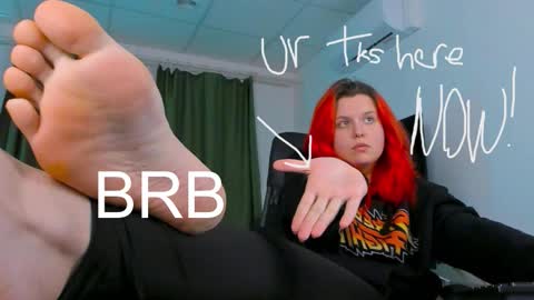 Snapshot of nielletablossom chatting on 11/10/25, 02:10 Nellie online show from 11/10/25, 02:10