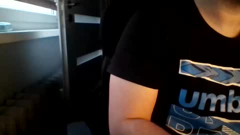 Snapshot of niewidoczny26 chatting on 02/01/25, 06:32 Niewidoczny online show from 02/01/25, 06:32