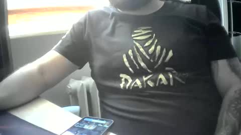 Snapshot of niewidoczny26 chatting on 09/12/25, 01:33 Niewidoczny online show from 09/12/25, 01:33