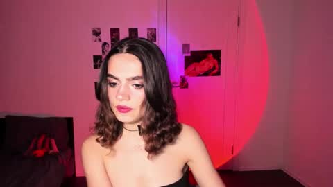 Snapshot of nightfloatt chatting on 10/16/25, 03:13 Daisy online show from 10/16/25, 03:13