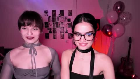 Snapshot of nightfloatt chatting on 10/21/25, 05:35 Daisy online show from 10/21/25, 05:35