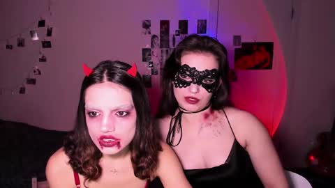 Snapshot of nightfloatt chatting on 10/31/25, 05:14 Daisy online show from 10/31/25, 05:14