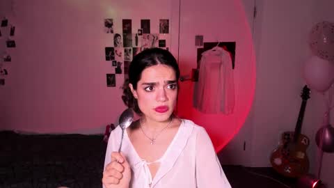 Snapshot of nightfloatt chatting on 11/03/25, 08:43 Daisy online show from 11/03/25, 08:43