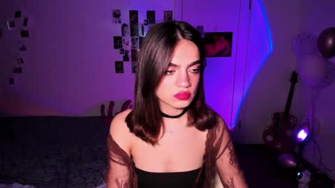 Snapshot of nightfloatt chatting on 11/11/25, 04:18 Daisy online show from 11/11/25, 04:18