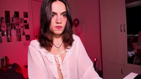 Snapshot of nightfloatt chatting on 11/18/25, 10:52 Daisy online show from 11/18/25, 10:52