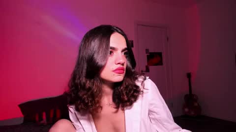 Snapshot of nightfloatt chatting on 11/25/25, 02:28 Daisy online show from 11/25/25, 02:28