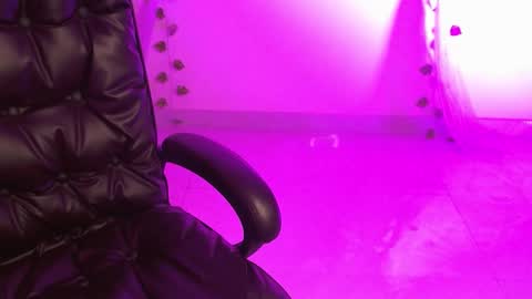 Snapshot of nightqueen107446 chatting on 10/21/25, 05:08 nightqueen107446 online show from 10/21/25, 05:08